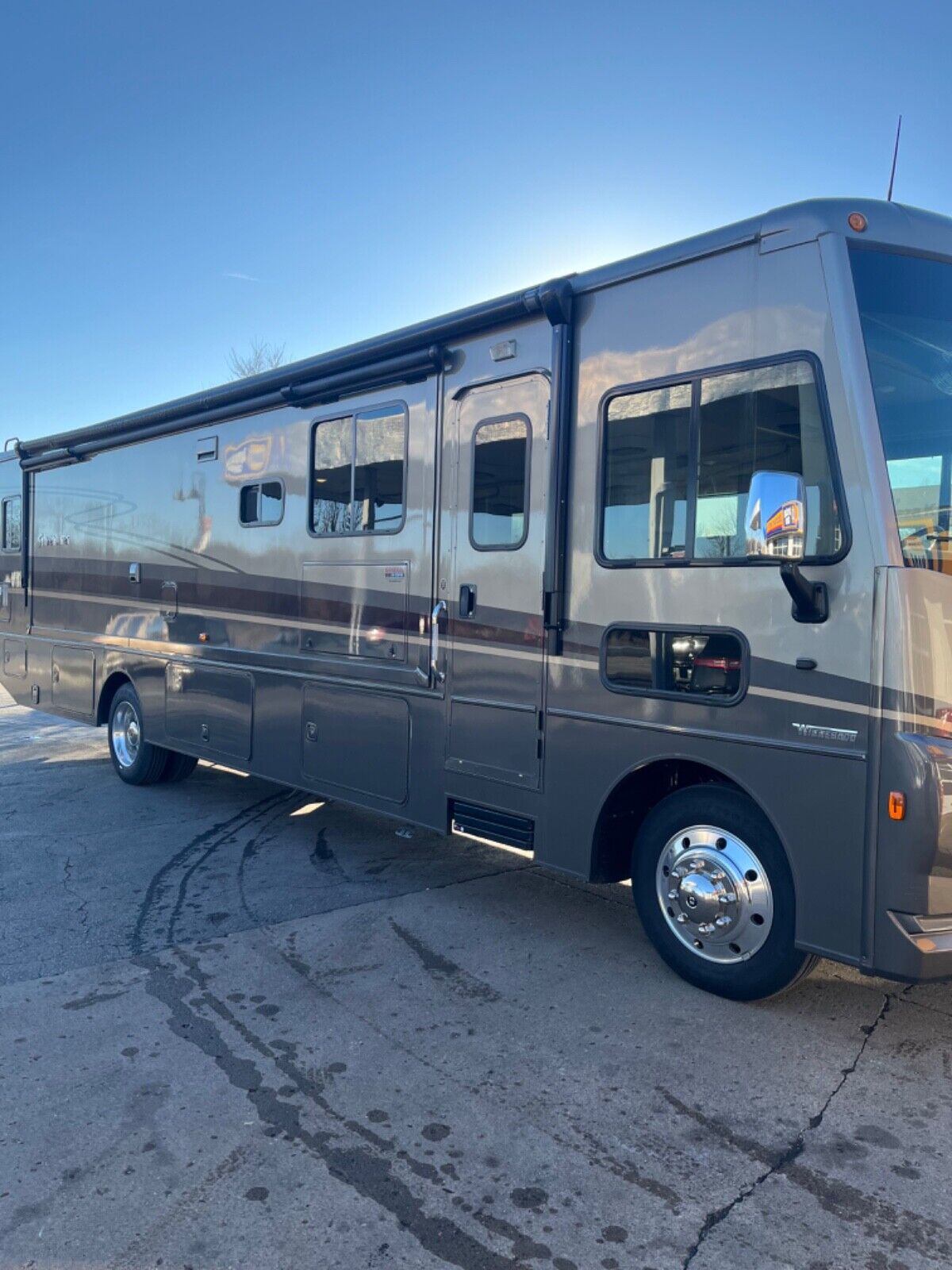 2022 Winnebago Adventurer 36z