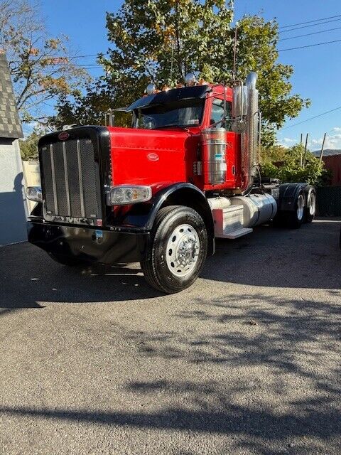 2016 Peterbilt 389 Day cab tractor wet line