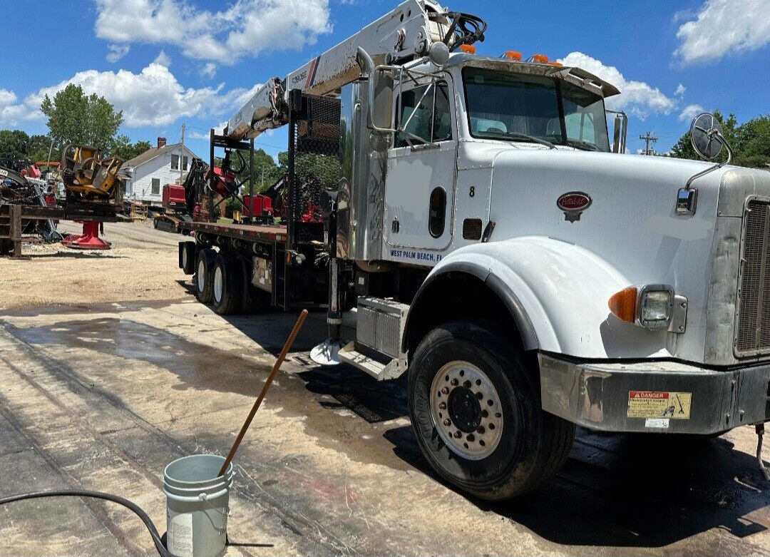 TREE SERVICE EASE- 2006 Peterbilt 6X6 with 92 ft. Fassi F390 and  16″ Grapplesaw
