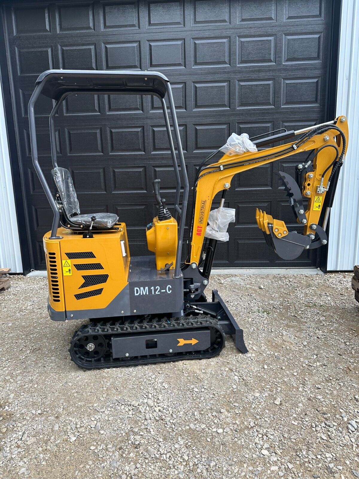 AGT DM12-C 13.5 HP 1-Ton Mini Excavator Digger Tracked Crawler  B & S Gas Engine
