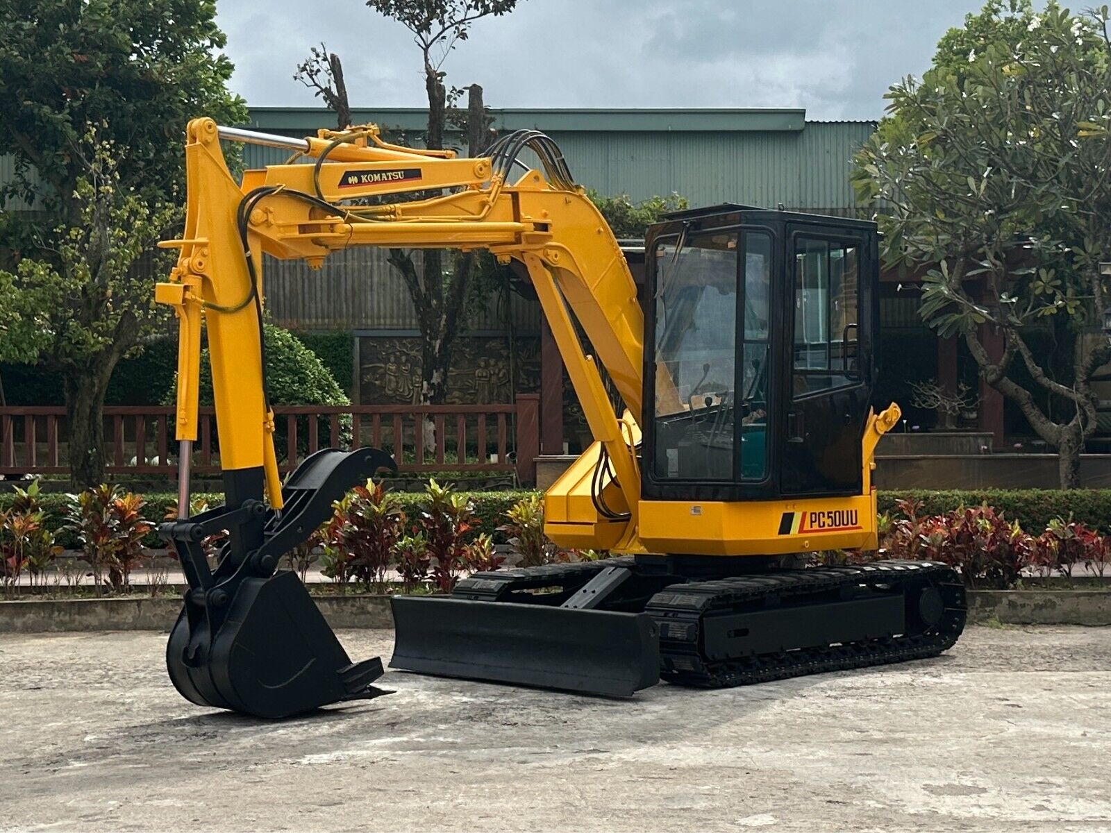 Komatsu PC50UU Mini Excavator with Hydraulic Thumb S/N 5253 w/ Enclosed Cabin