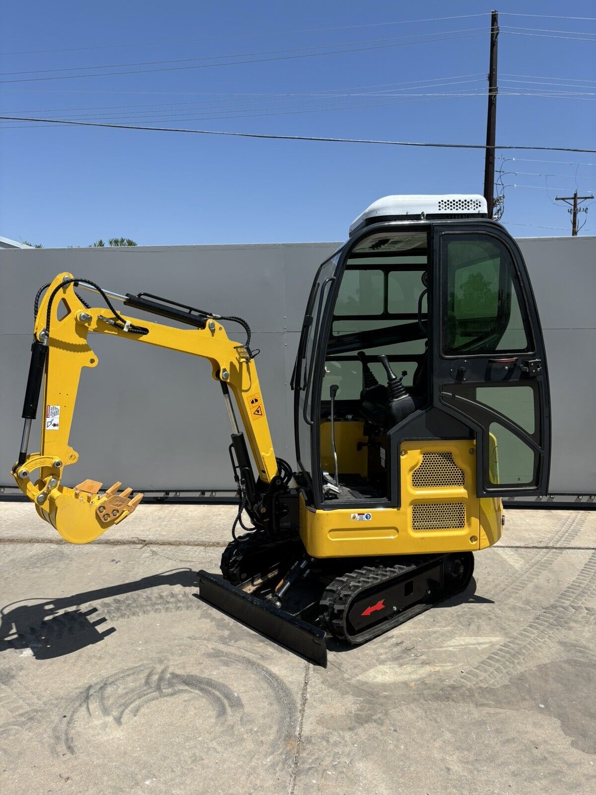 ESCO US ESC-15 Pro Kubota Diesel Engine Mini Excavator with A/C 1.5ton