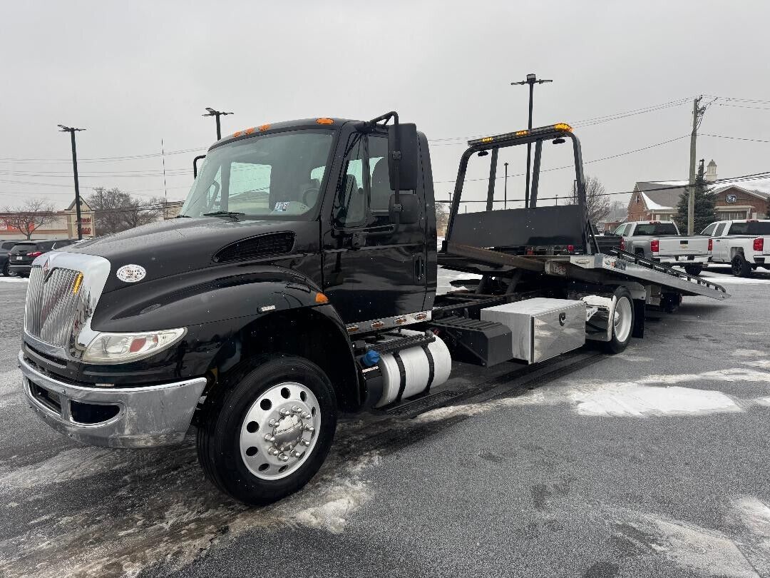 2017 International 4300 SERIES