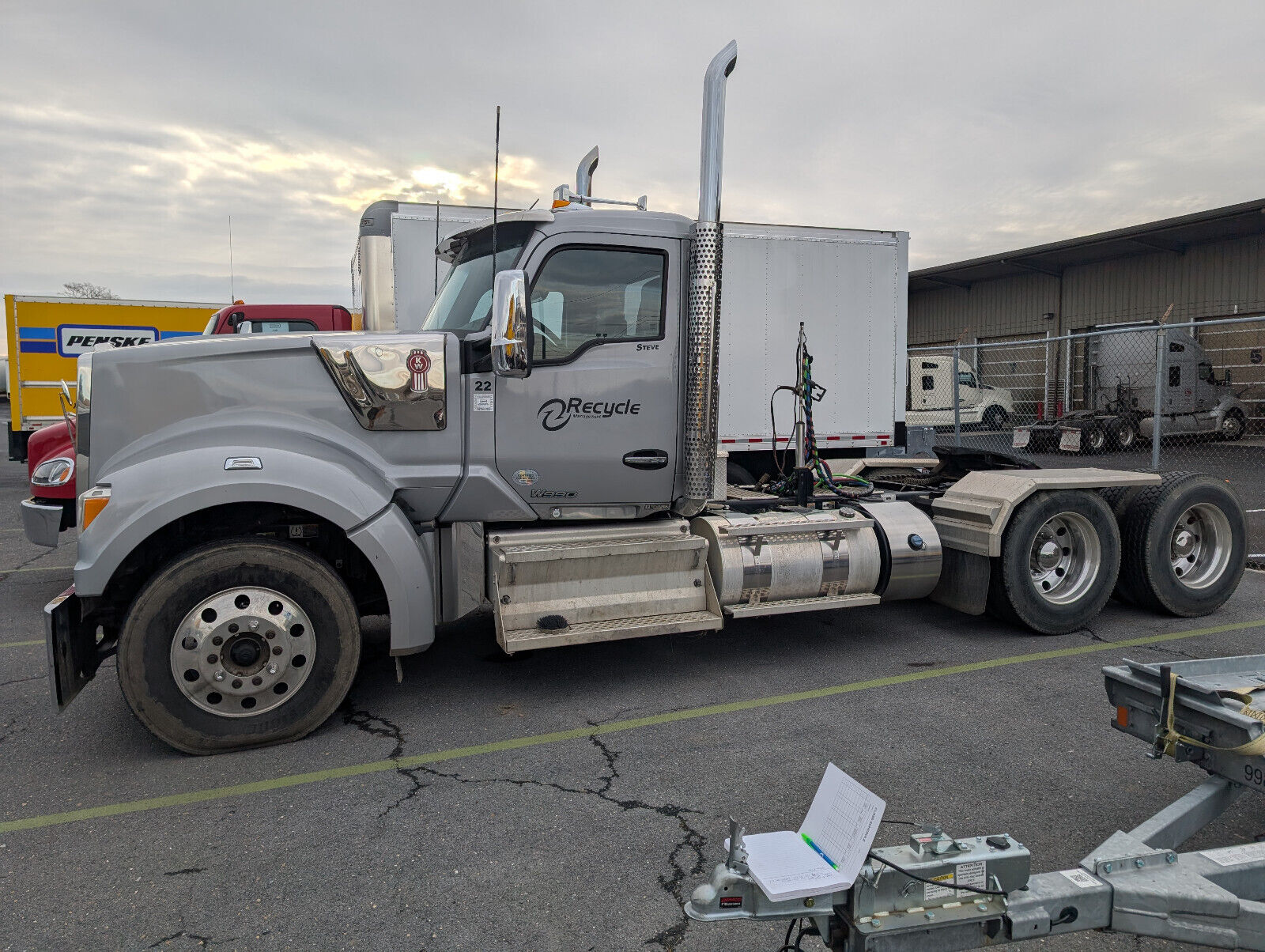 2020 Kenworth W990 Day Cab Road Tractor Wet Line 273K Miles