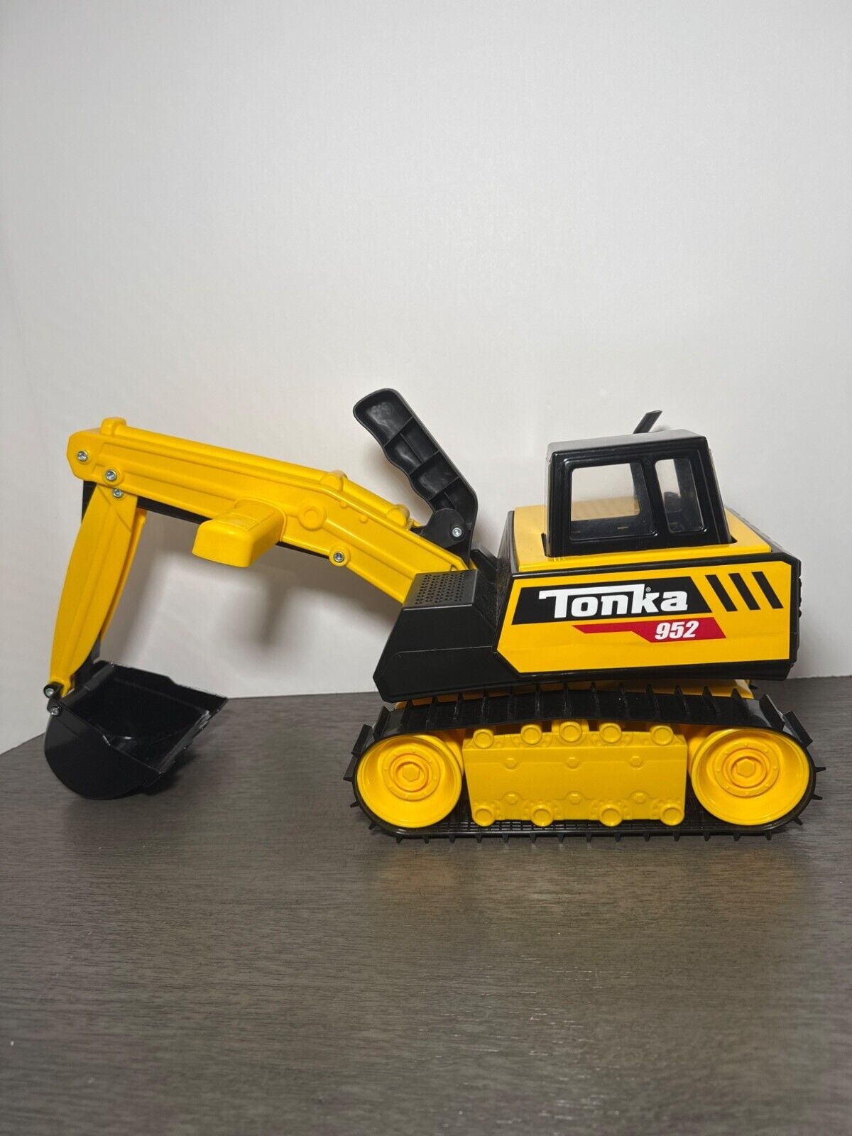 Tonia 952 Excavator