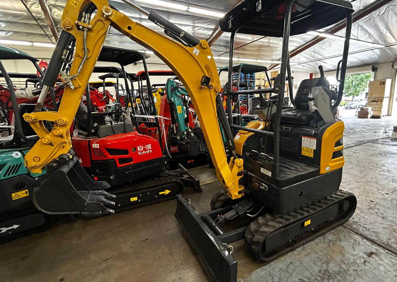 Mini Excavator 1.8Ton EPA 13.5HP Kubota Tier 4 Diesel Engine AGT-Shantui-SE17SR