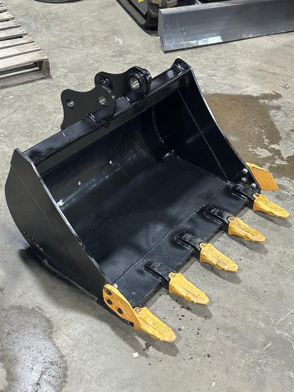 3.5 Ton Excavator 31 Inch Bucket Attachment For Rippa