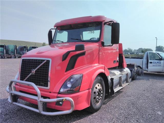 2016 VOLVO VNL Day Cab