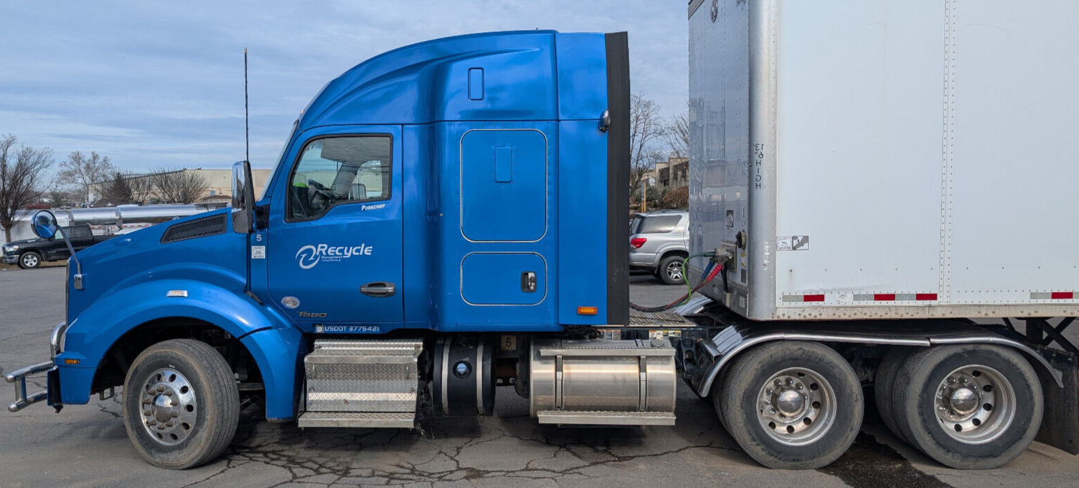 2019 Kenworth T880 Sleeper Cab Road Tractor 242K Miles