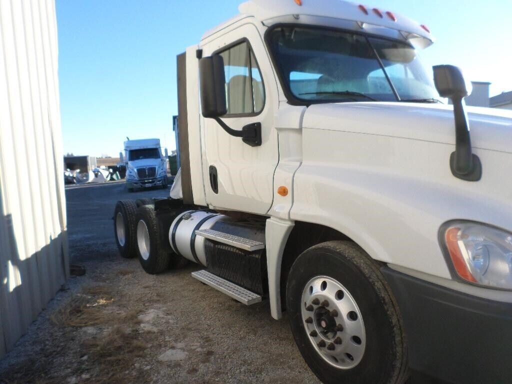 2014 FREIGHTLINER CASCADIA 125