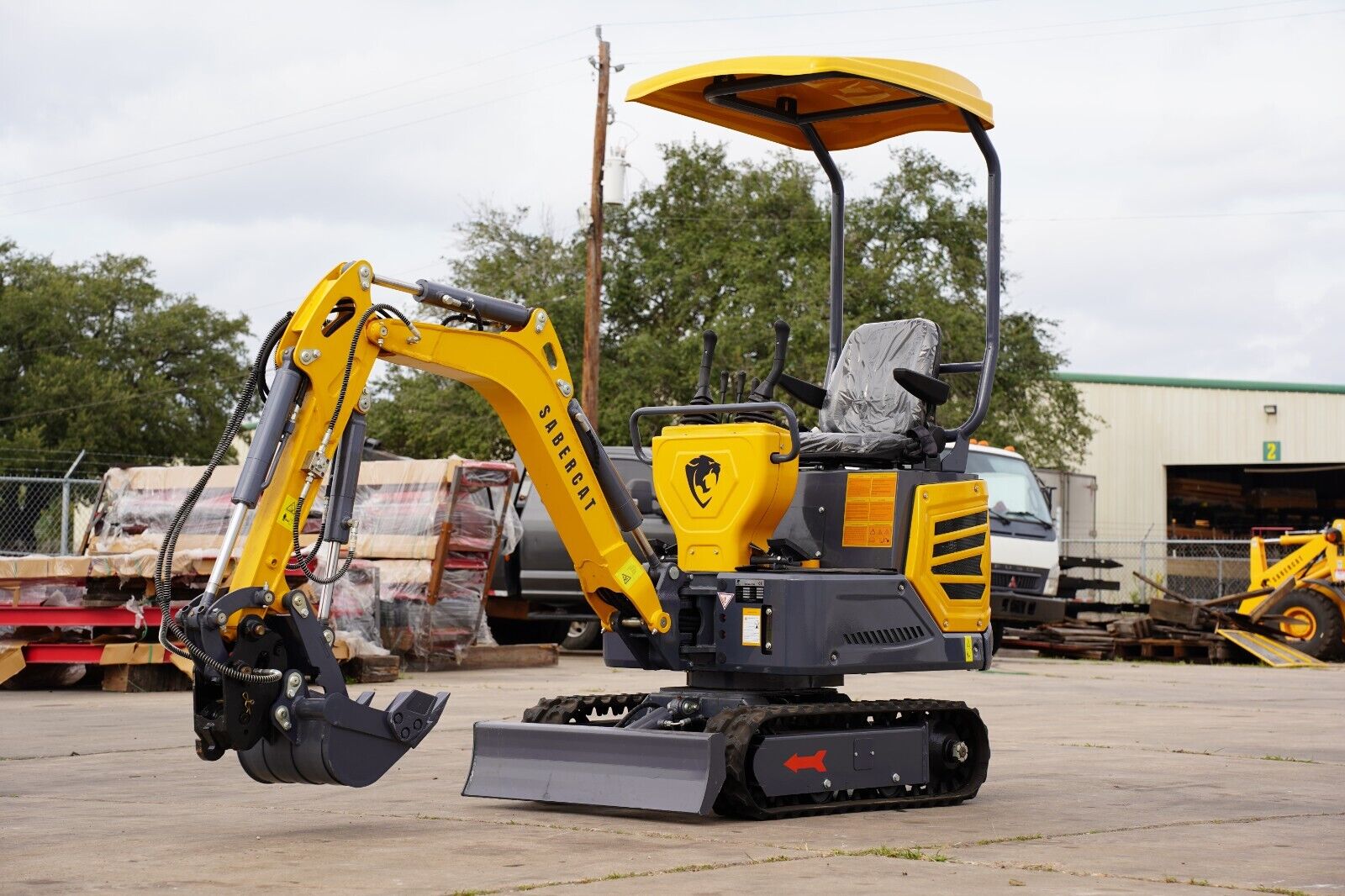 BRIGGS & STRATON Gas Engine New!!! 2024 Mini Excavator 1.2 Ton by SaberCat