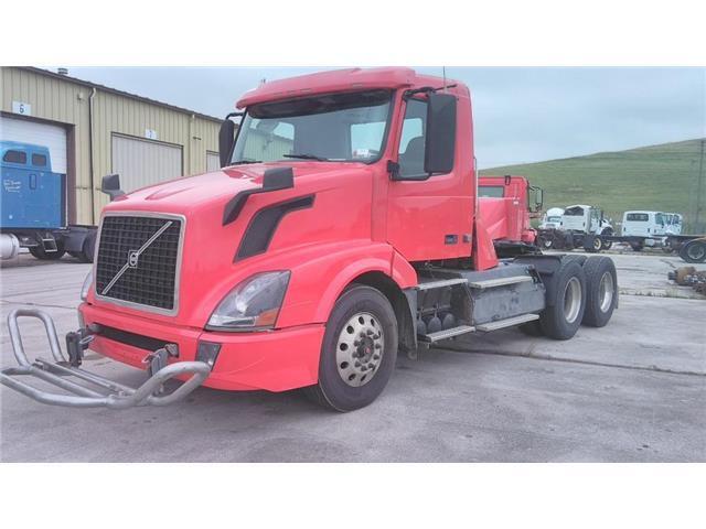 2016 VOLVO VNL Day Cab