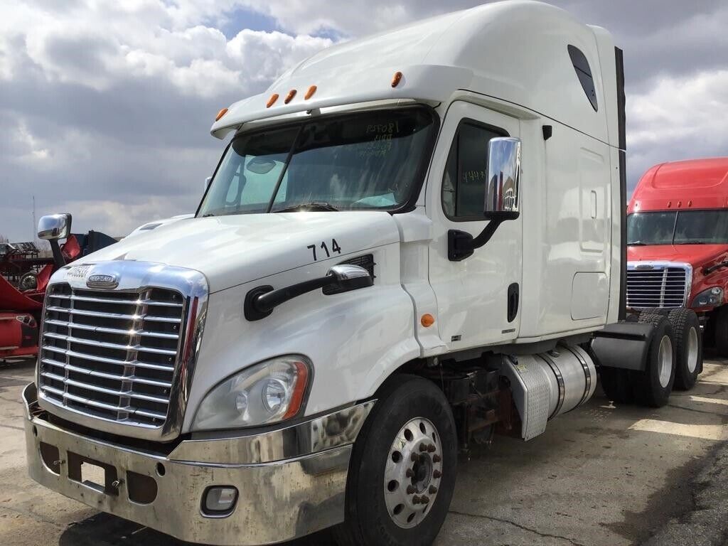 2013 FREIGHTLINER CASCADIA 113