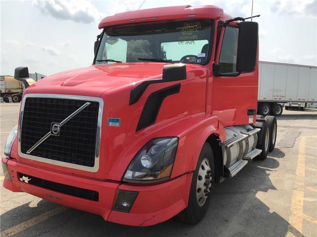 2015 VOLVO VNL Day Cab
