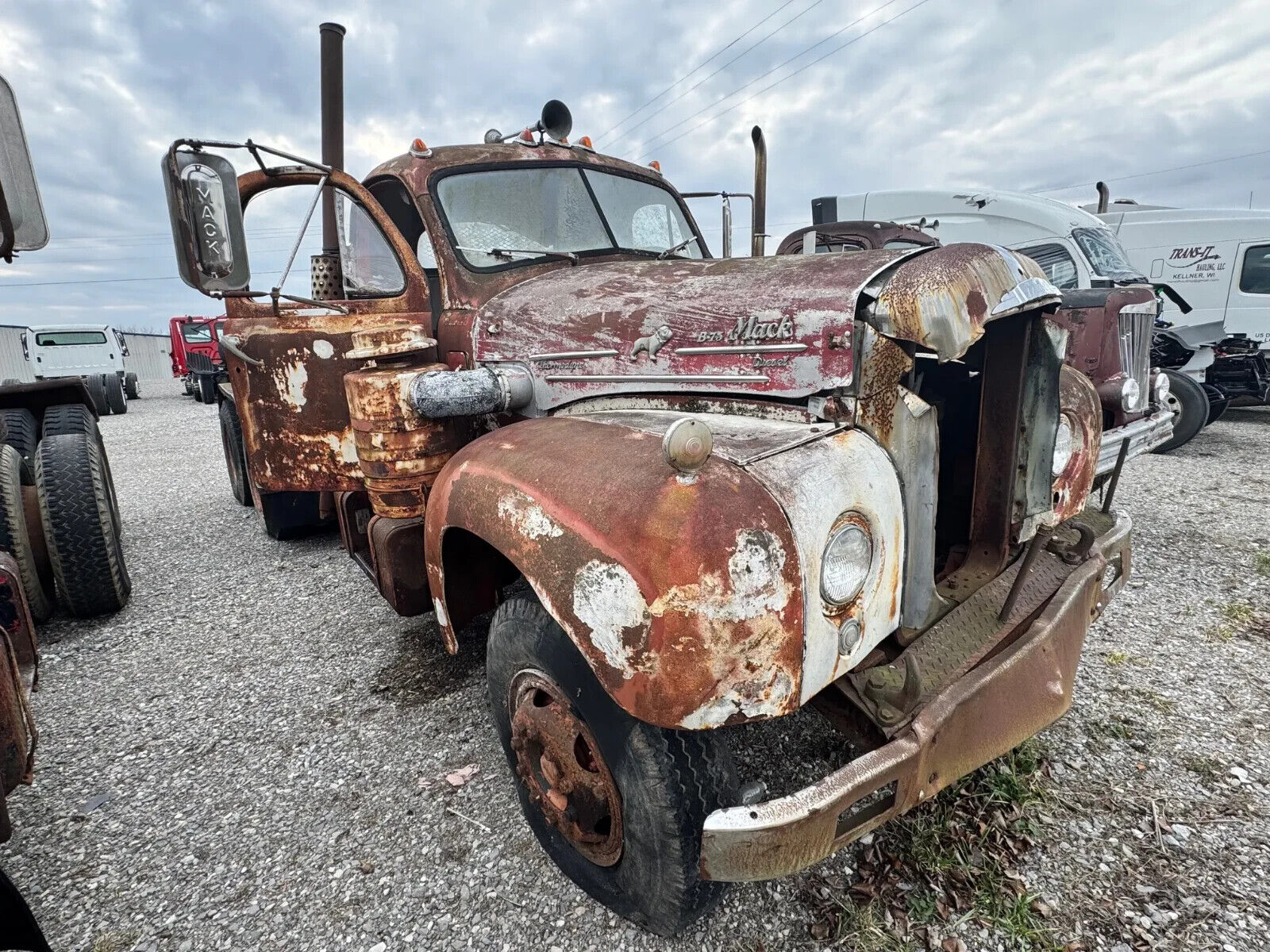 Vintage Mack B75 Semi Truck