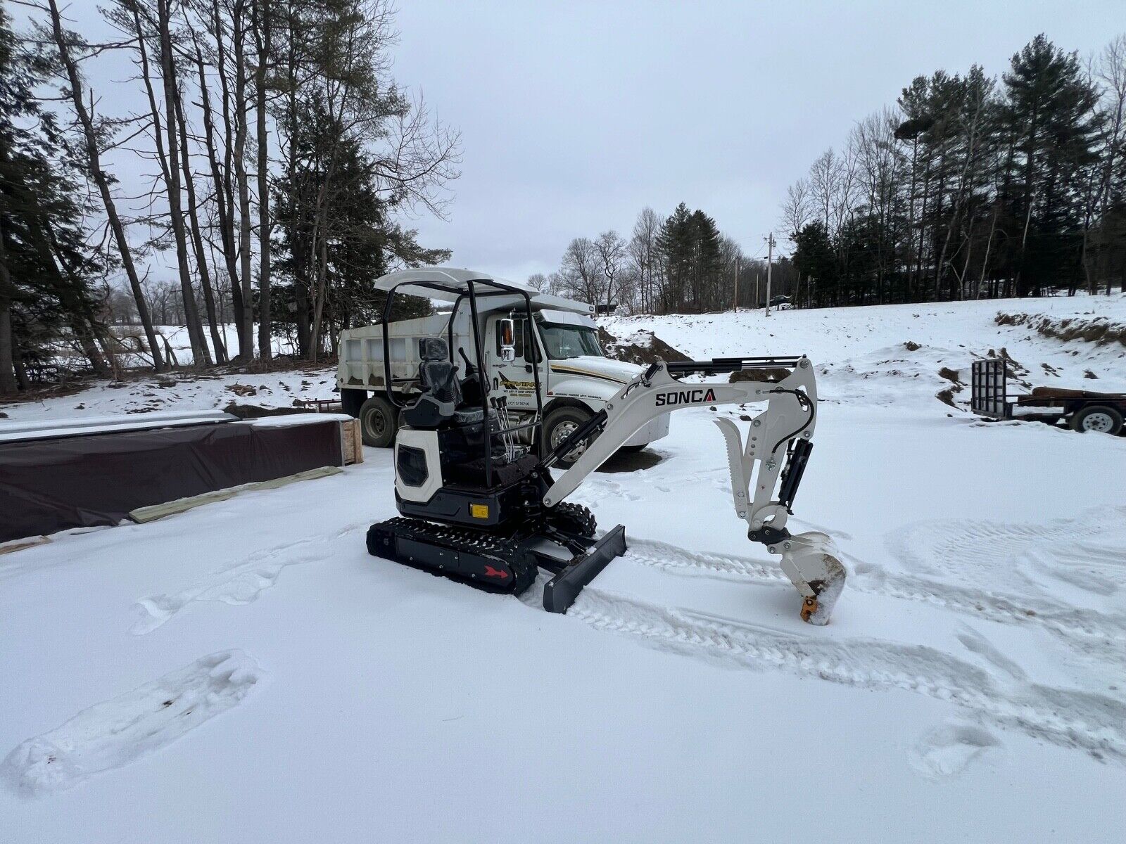 2.2 ton mini excavator kabota diesel engine pilot controls zero turn