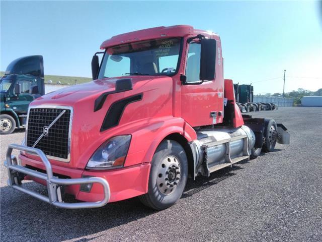2016 VOLVO VNL Day Cab