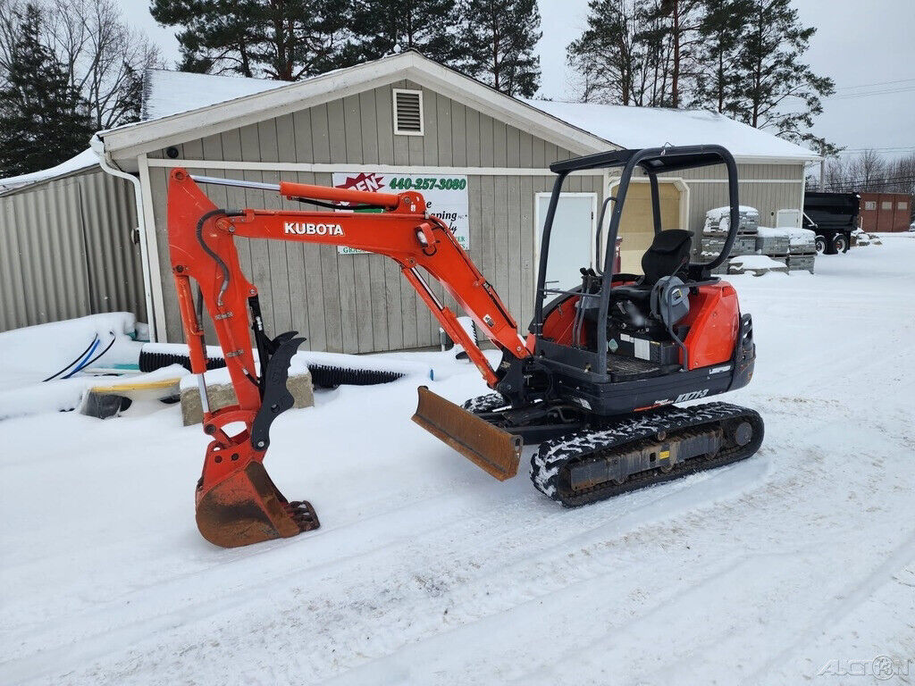 19 Kubota KX71-3S Mini Excavator, New Hydraulic Thumb, 1,279 Hours
