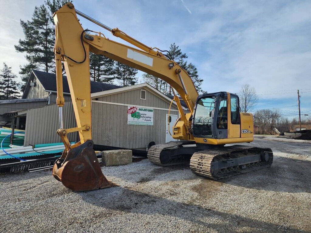 2006 John Deere 225C LC Excavator, Zero Swing, only 4,303 hours