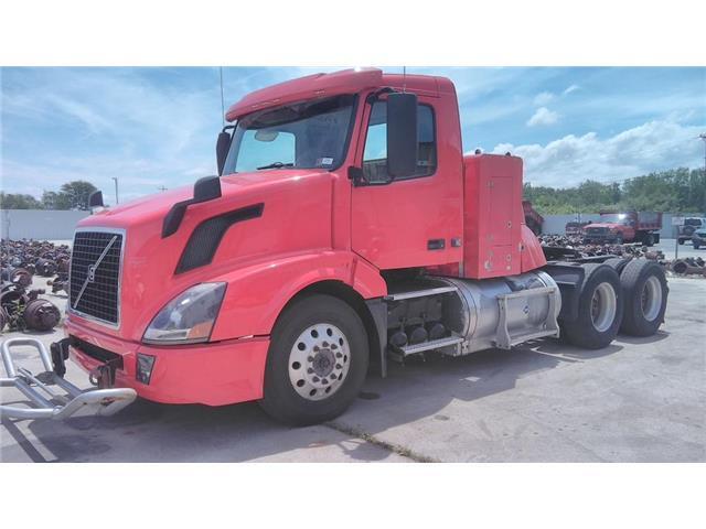 2016 VOLVO VNL Day Cab – Natural Gas