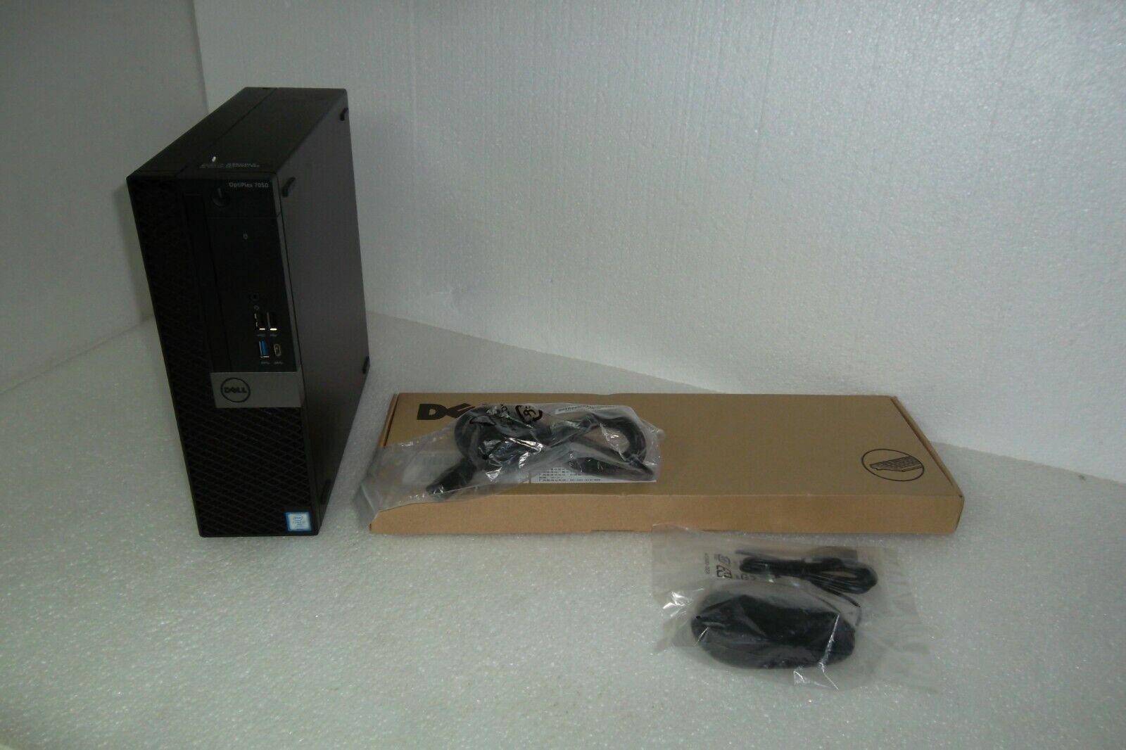 Dell Optiplex 7040 SFF Intel i5-6500 3.2GHz 16GB USB 3.0 500GB SSD DVD HDMI WiFi