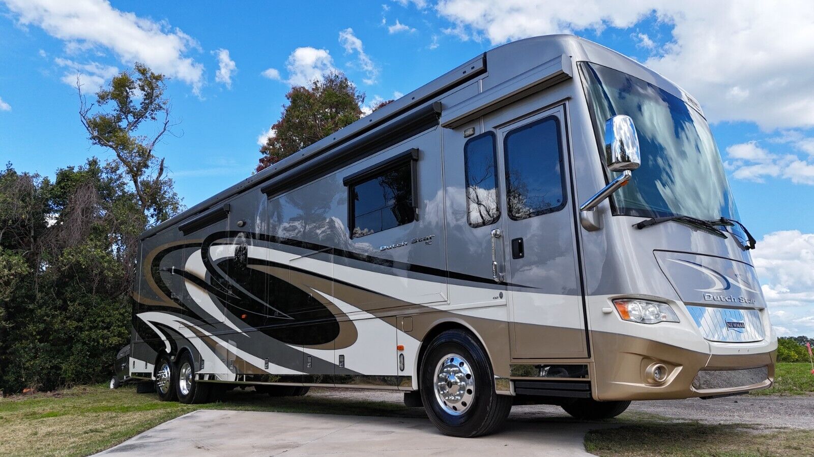 2017 NEWMAR DUTCHSTAR 4369 CLASS A RV DIESEL PUSHER MOTORHOME 450HP 24K MILES
