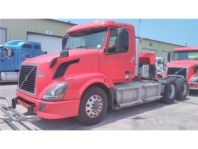 2015 VOLVO VNL Day Cab