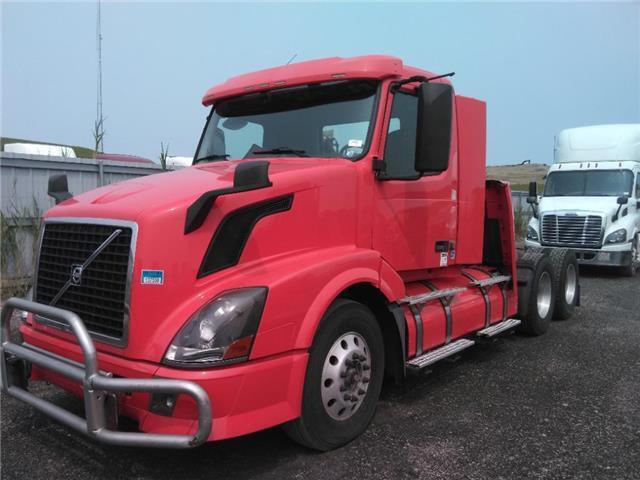 2014 VOLVO VNL Day Cab