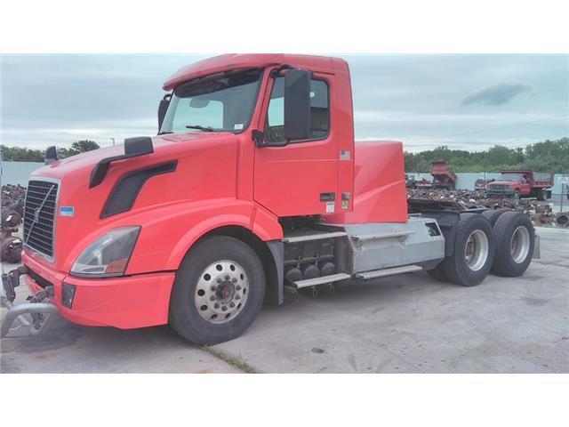 2016 VOLVO VNL Day Cab