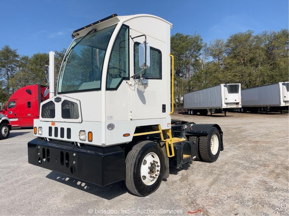 2020 Autocar XSpotter Terminal Tractor Yard Hostler Intermodal Truck A/T bidadoo 2020 Autocar XSpotter Terminal Tractor Yard Hostler Intermodal Truck A/T bidadoo