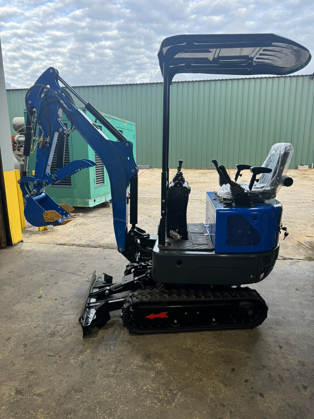 Rippa R-10 Pro Mini Excavator US Stock -Expansion Tracks, Boomswing, See photos!