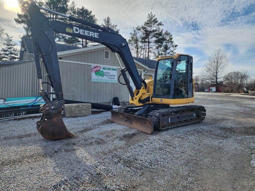 2013 John Deere 85D Excavator, 4,206 JRB Hydraulic Coupler 2013 John Deere 85D Excavator, 4,206 JRB Hydraulic Coupler