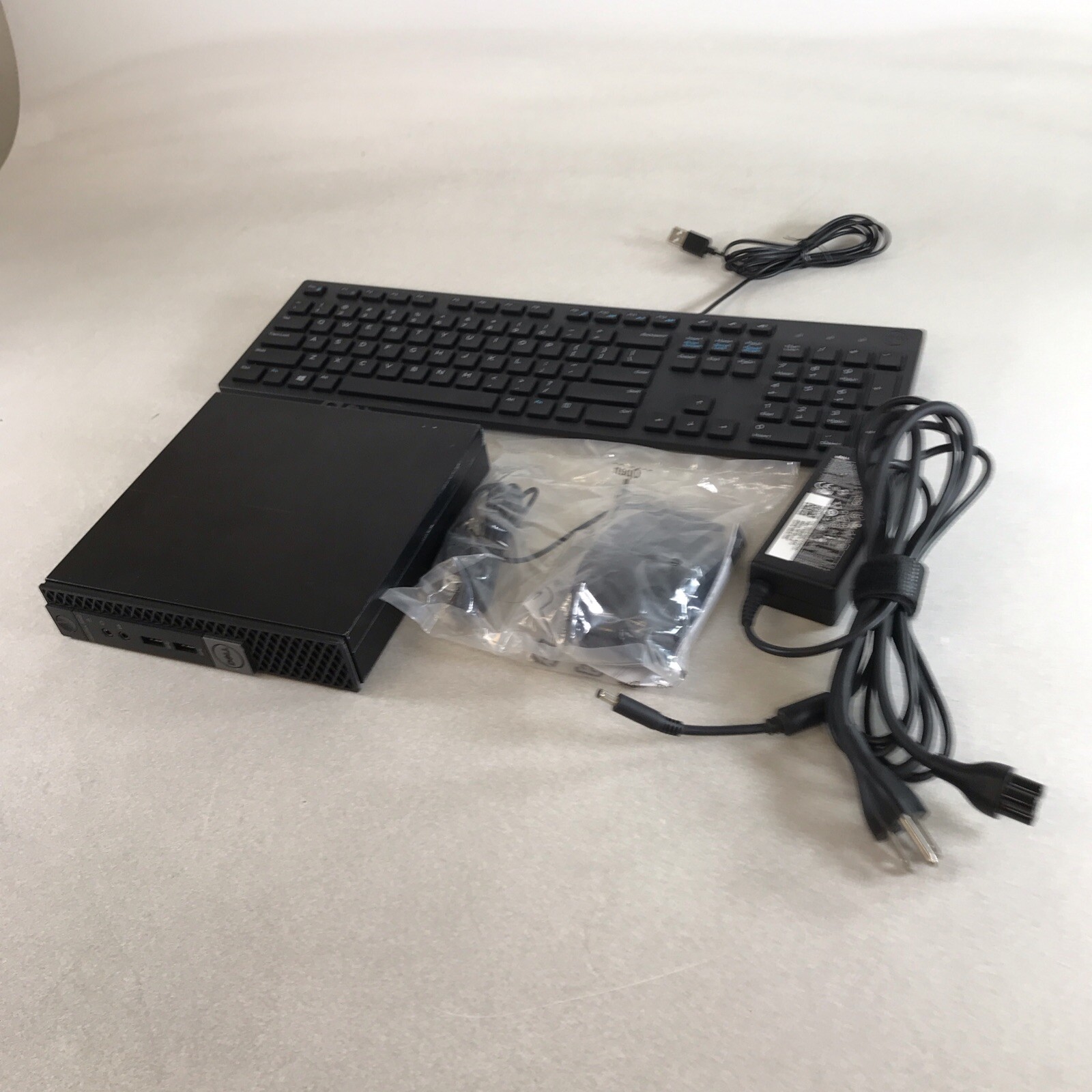 Dell Optiplex 3040M Intel Core i3-6100T  8GB RAM 250GB SSD Windows 10 Home Dell Optiplex 3040M Intel Core i3-6100T  8GB RAM 250GB SSD Windows 10 Home