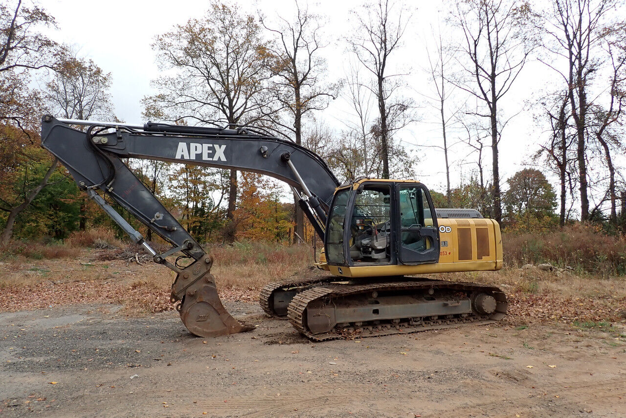2011 John Deere 200D LC Hydraulic Excavator (6300 Hours)