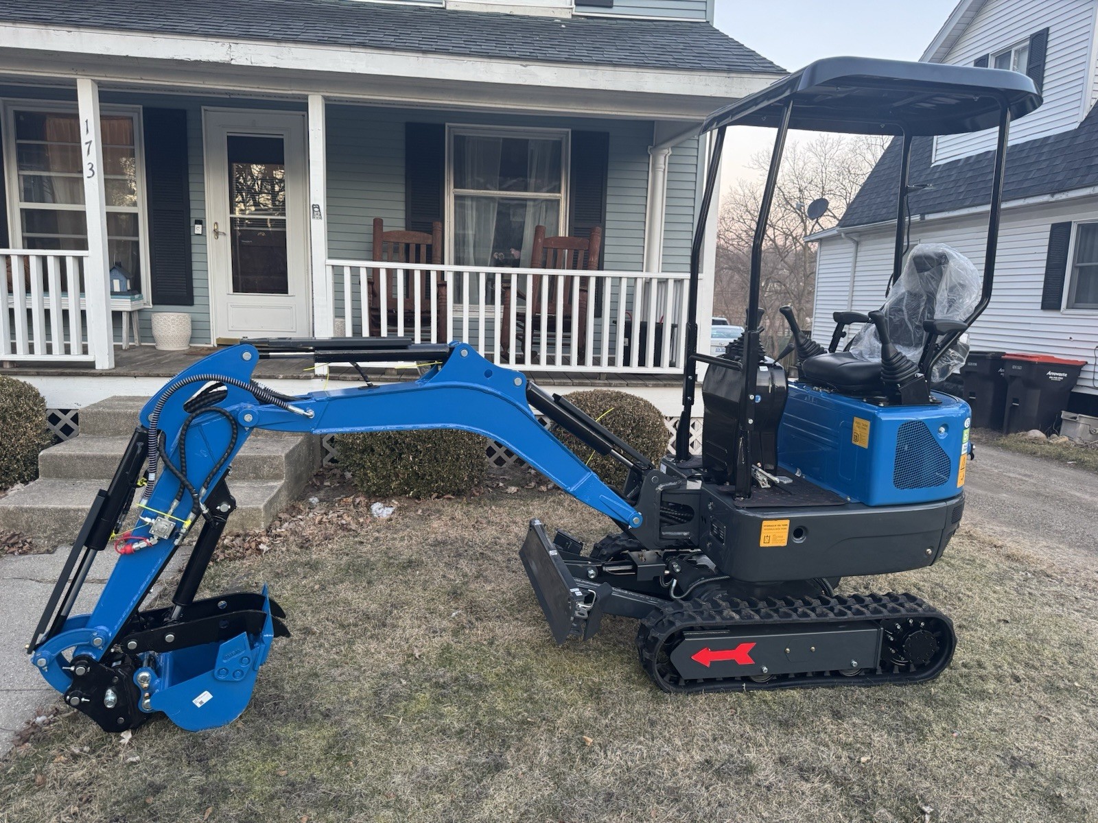 Rippa R10 1-Ton Mini Excavator, Briggs Gas Motor, Swing Boom, Expandable Track