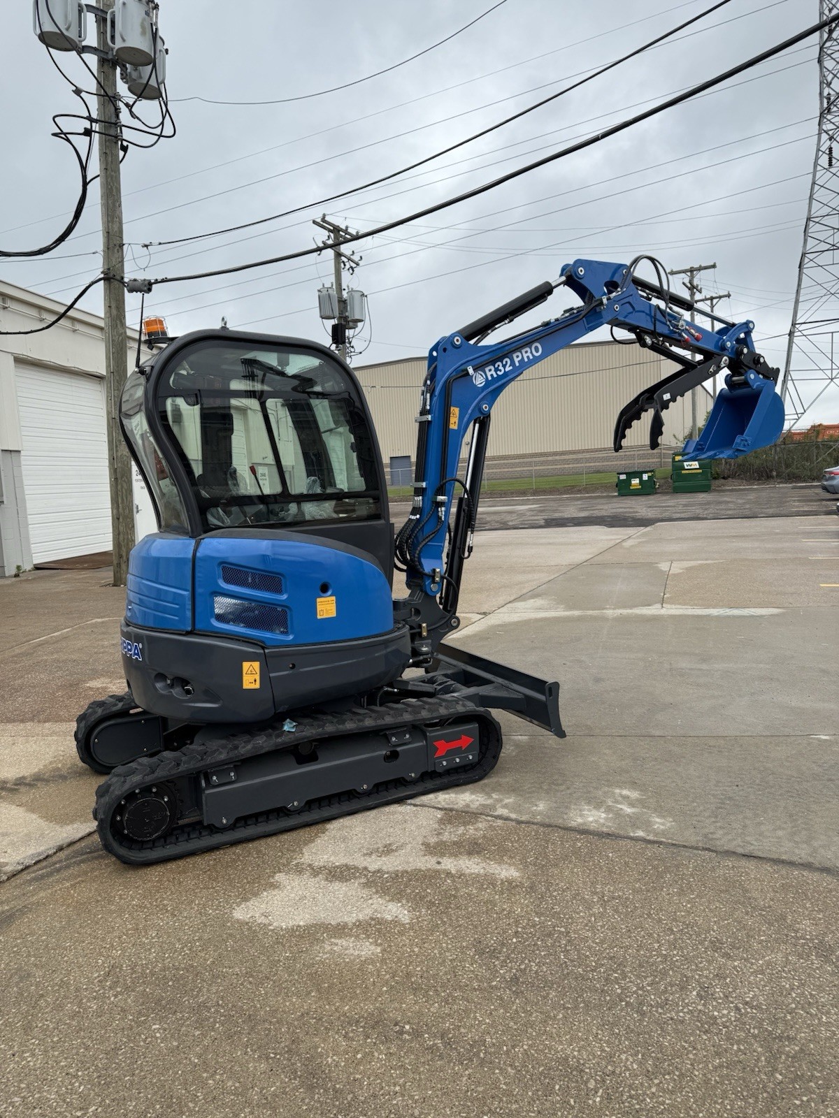 DHE4.0D Mini excavator with Kubota Diesel , 8 Attachments , Free Shipping