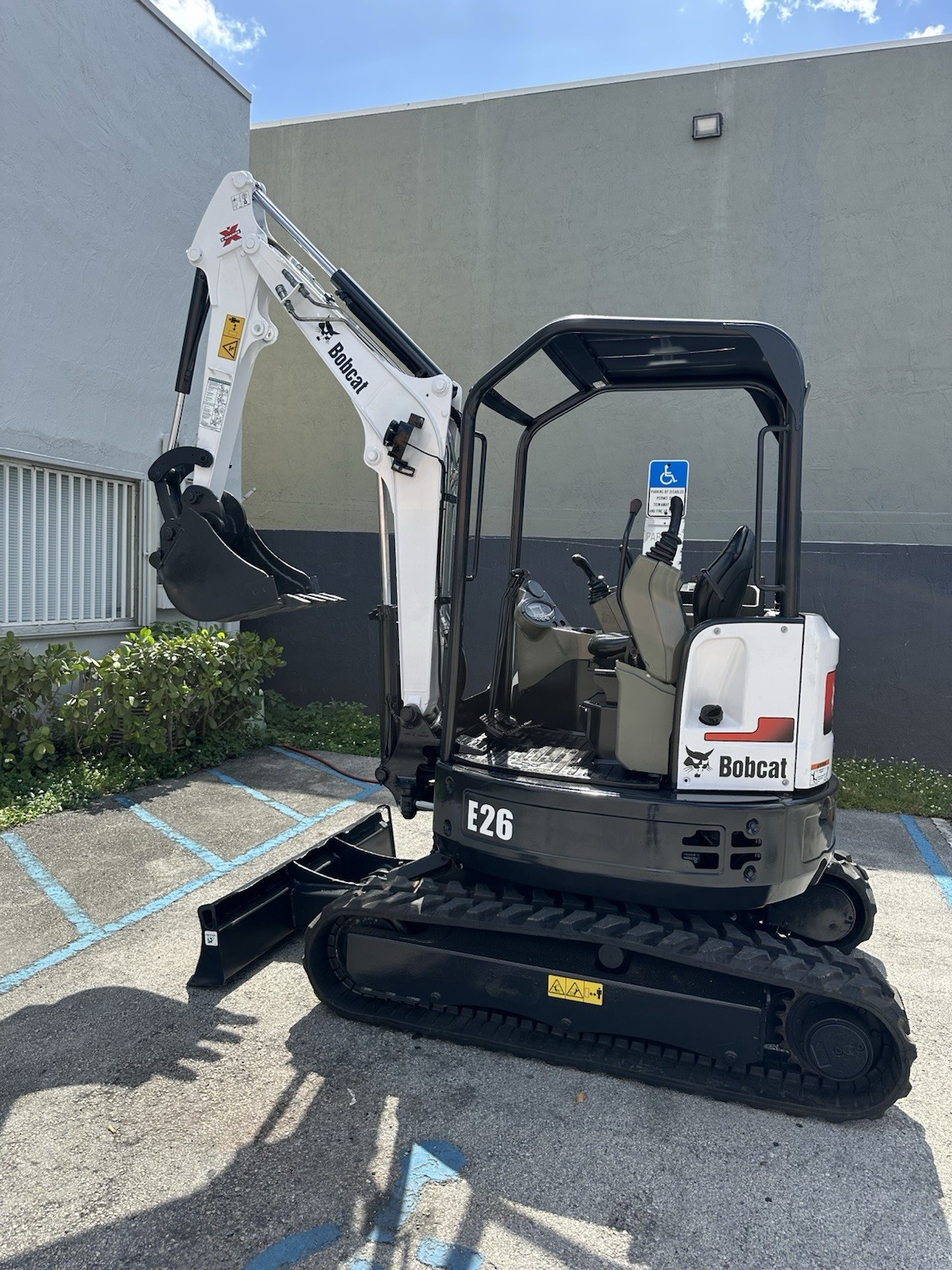 bobcat e26 mini excavator