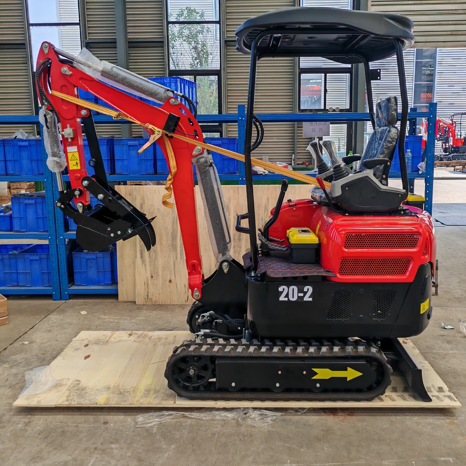 2ton Mini Excavator with Kubota Diesel Engine with Pilot Controls