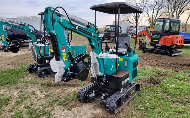 AGT MH12RX 1 ton 13HP RATO Engine Mini Excavator with Fixed Thumb