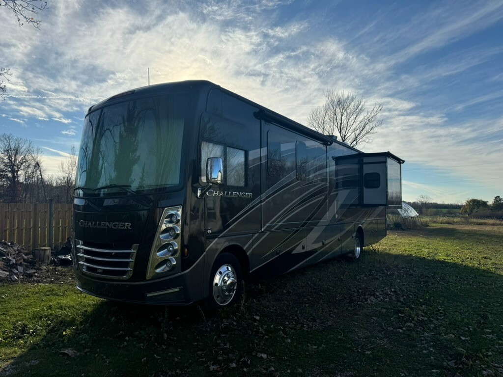 2022 Thor Motor Coach Challenger 37DS ONLY 8,768 miles!