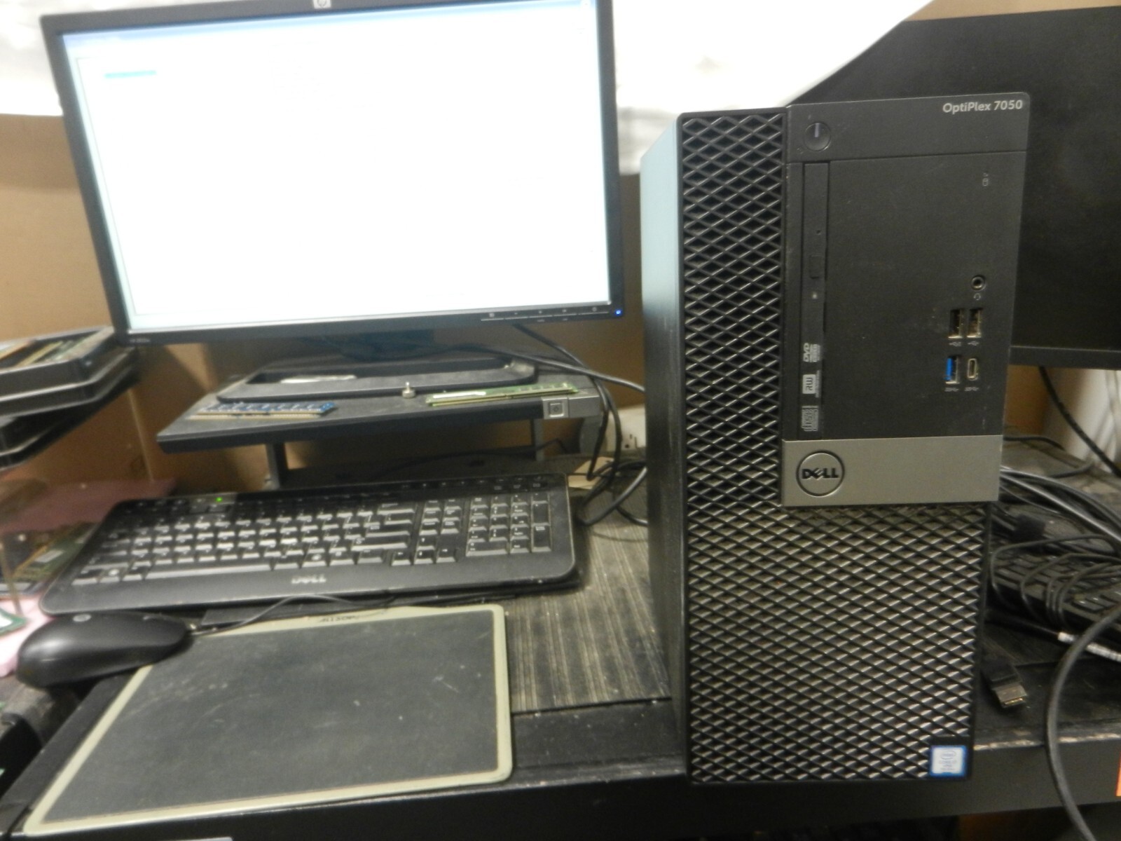 Dell Optiplex 7050 CORE i7-7700 @ 3.60Ghz / 4GB RAM / NO HDD – Boots to Bios