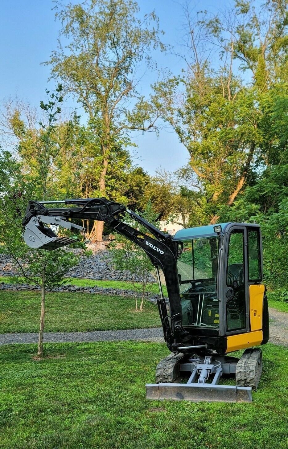 2014 Volvo EC20C Mini Excavator – Low Hours – Loaded with Attachments