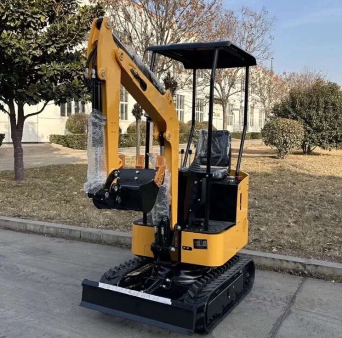 Mini Excavator 1.2 Ton Hydraulic Tracked Crawler CE EPA Gas 5 Feet Digging Depth