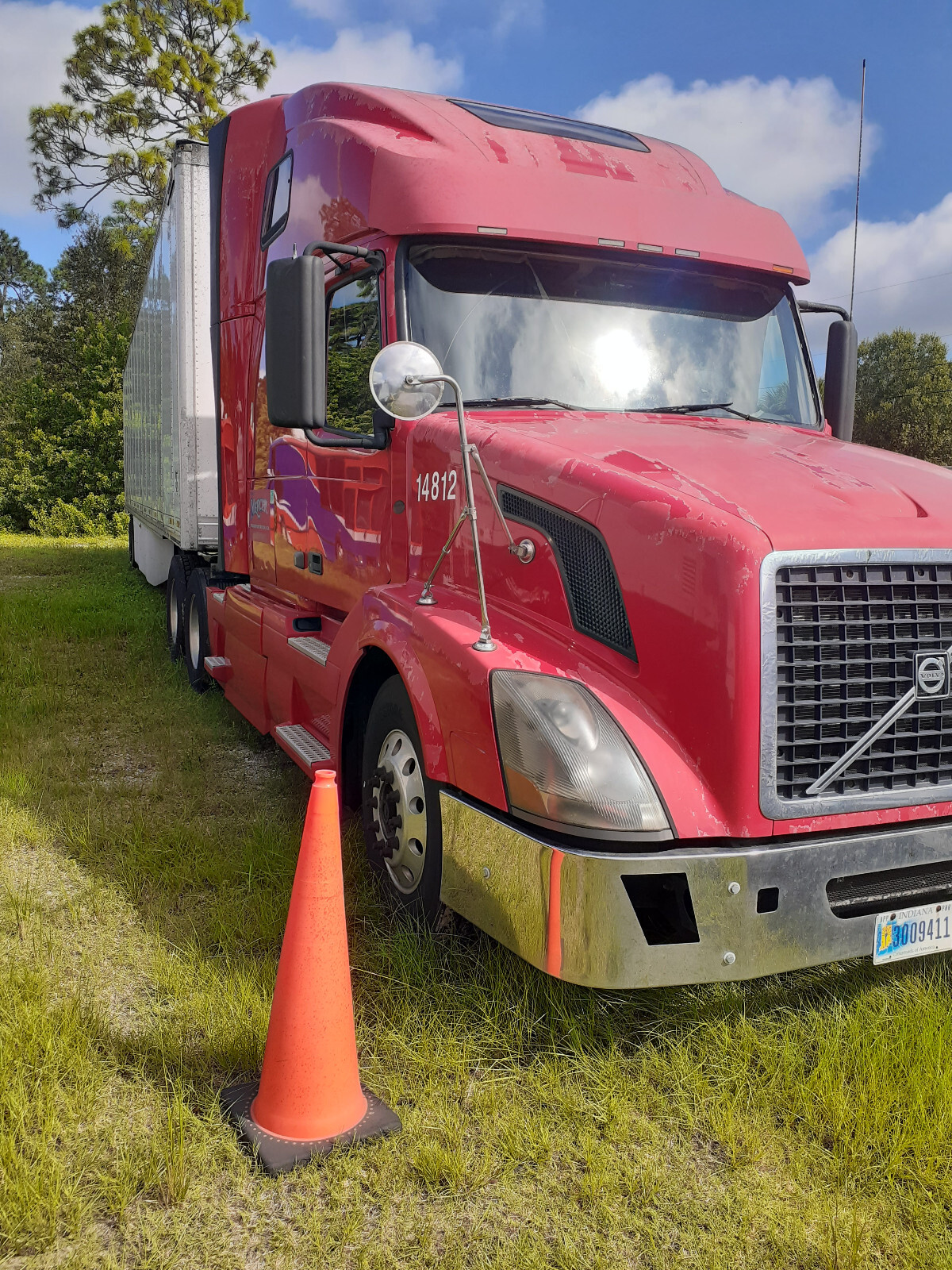 2010 Volvo 670 with 2014 Great Dane 53′ trailer