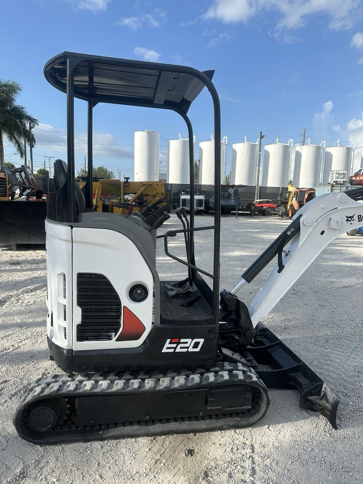 BOBCAT E 20 – MINI EXCAVATOR – LOW HOURS – GREAT TRACKS