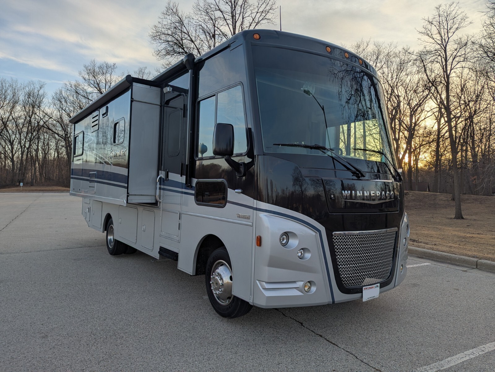 Winnebago Adventurer 27N Class A Motorhome