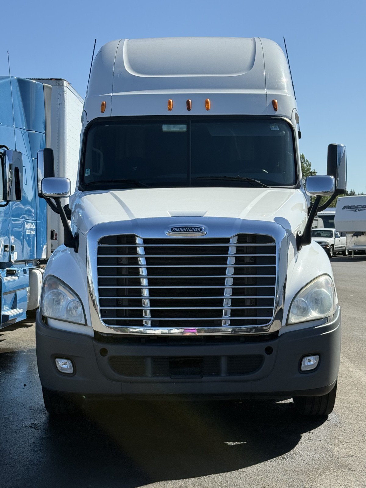 2013 freightliner cascadia 125 Reefer Semi Truck Long Haul