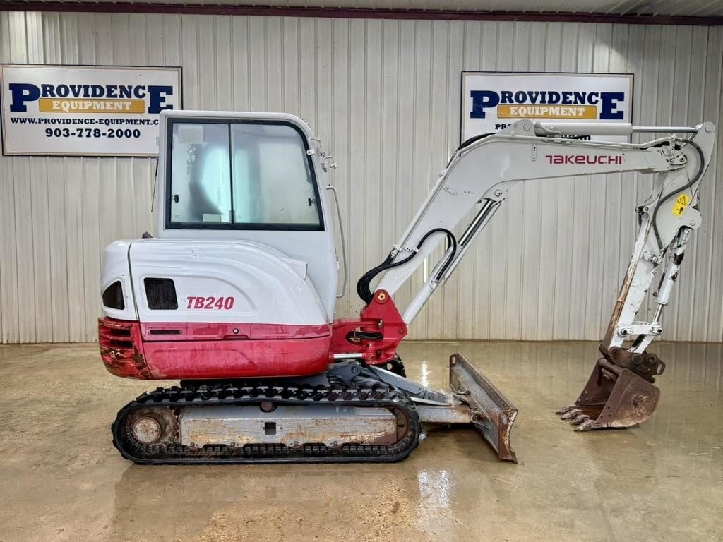2015 TAKEUCHI TB240 CAB EXCAVATOR WITH A HYDRAULIC THUMB