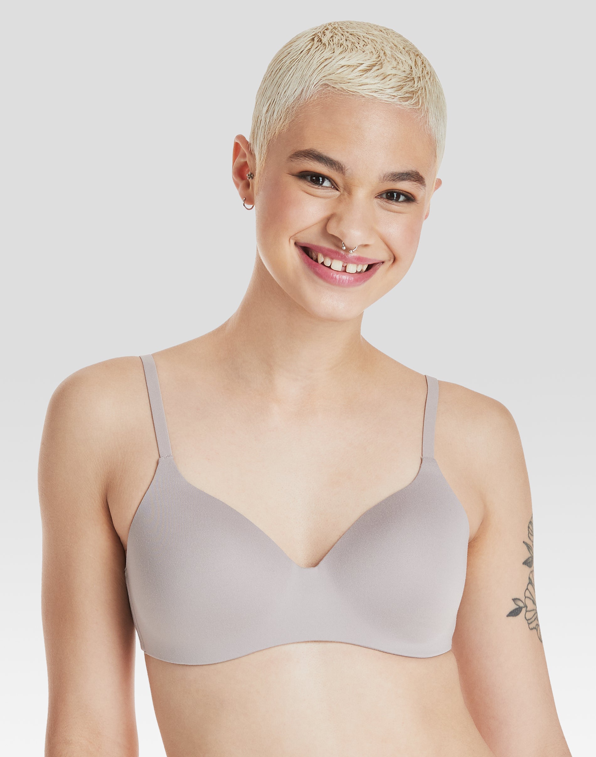 Hanes Women’s Concealing Petals Wireless Bra with Convertible Straps Warm Steel M