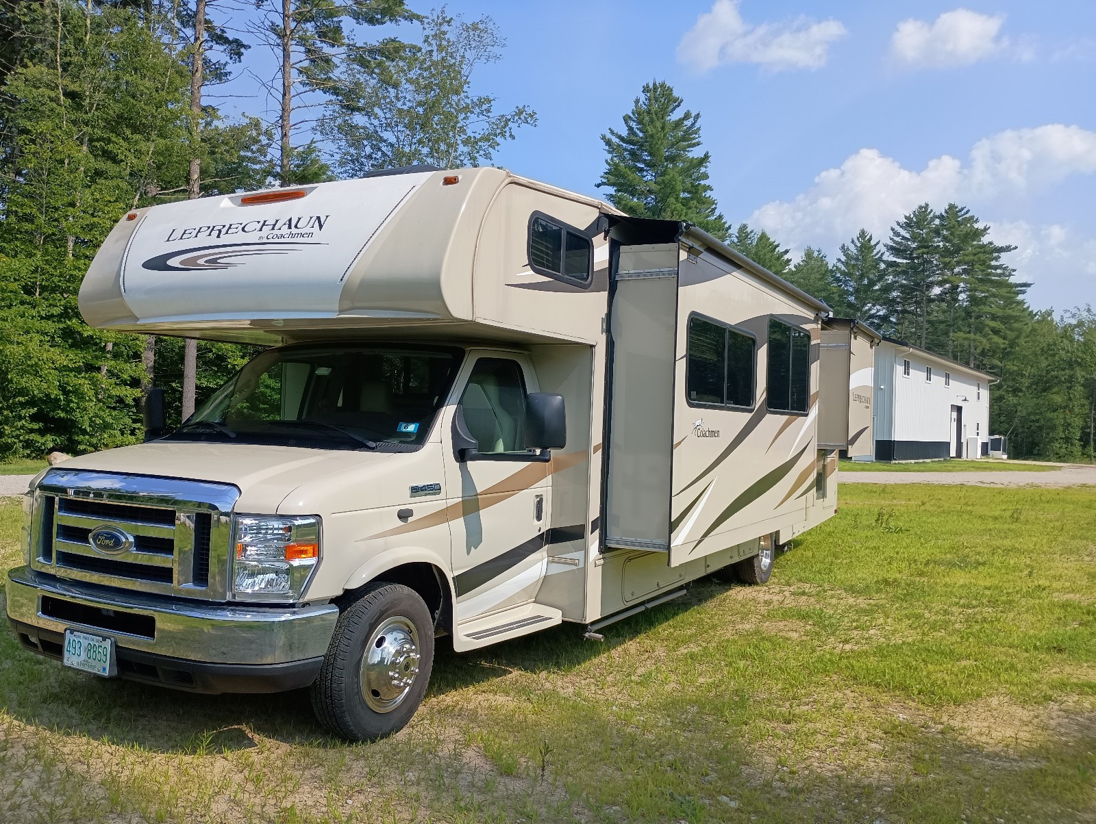 Coachmen By Forest River Leprechaun 319 MB Ford